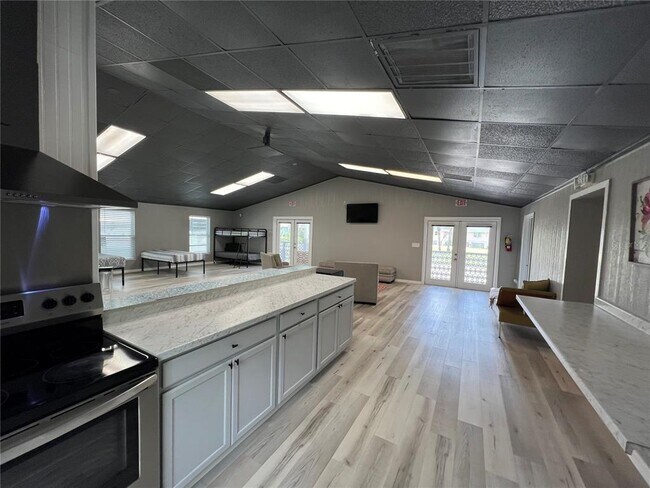 Foto del edificio - 8806 SW Start Center St