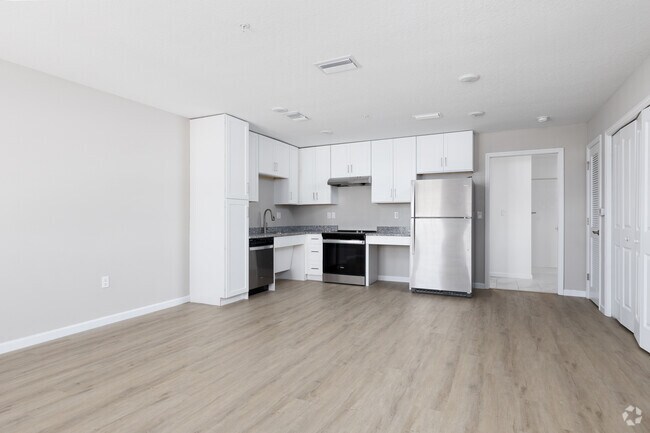 1HAB, 1BA - 630SF - ADA - Royal Oak Apartments