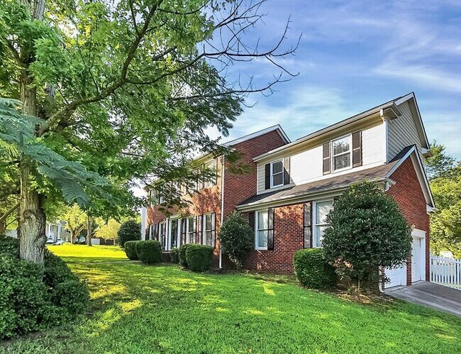 Foto del edificio - Well Maintained 4BD/2.5BA Home in the Cheshunt Community!