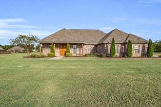 Building Photo - 188 Sandstone Cir