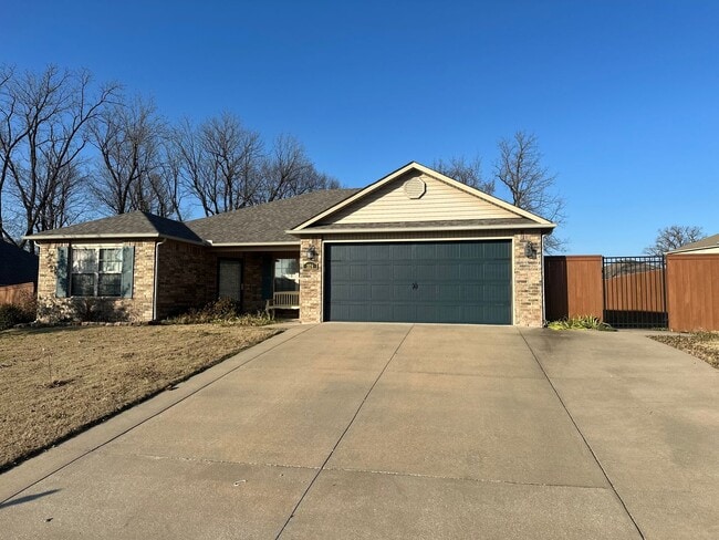 Building Photo - Available Now! Beautiful 4-Bedroom, 2-Bathroom Springdale Home w/ Fenced-In Yard and Covered Patio