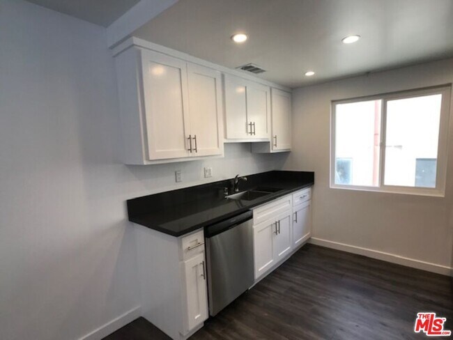 Foto del edificio - 601 Normandie Ave