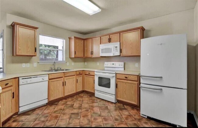 Building Photo - 30 Thicket Grove Pl