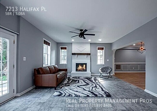 Foto del edificio - Completely Renovated Massive home in the H...