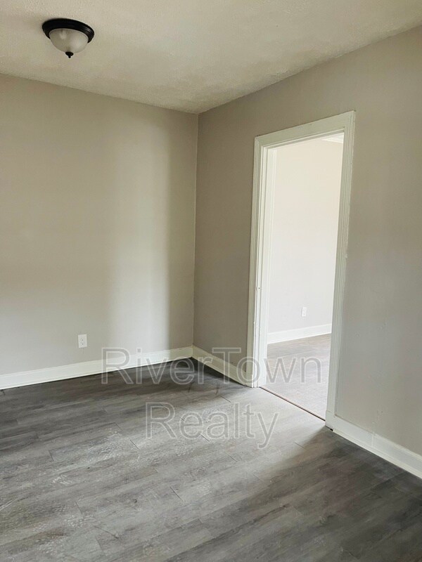 Building Photo - 2346 Poe Ave