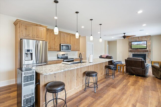 Building Photo - 2350 Lake Acres Dr