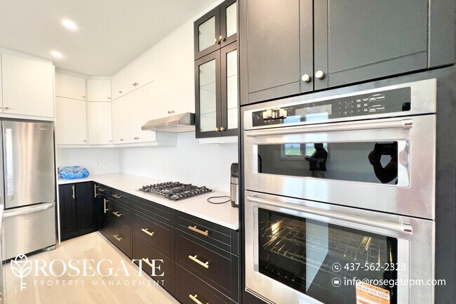 Photo du bâtiment - Brand New 5-Bedroom, 3.5-Bath Home in Lond...