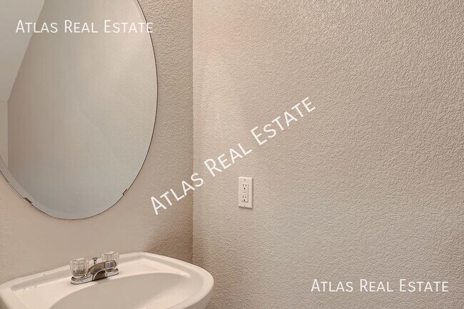 Building Photo - Beautiful 3 Bed 3 Bath Located in Springs ...