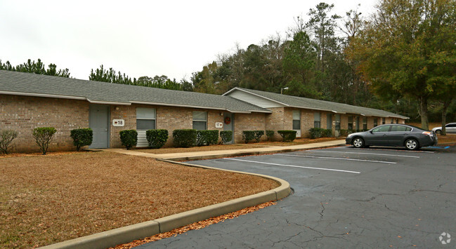 Building Photo - Heritage Manor