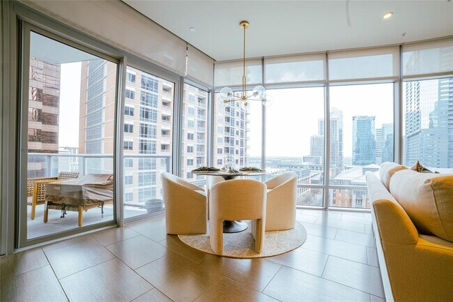 Foto del edificio - 200 N Congress Ave