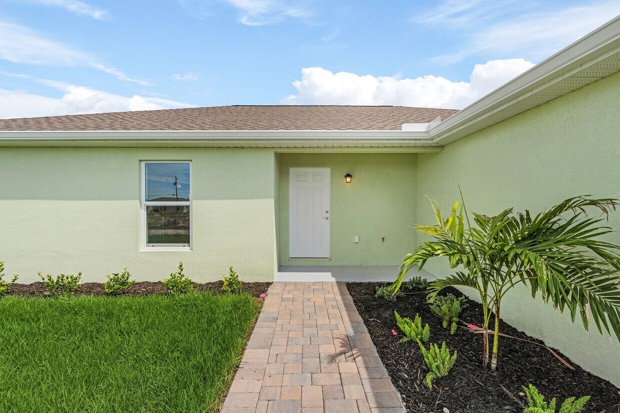 4 Bedroom New Construction Home in Cape Coral House Rental in Cape