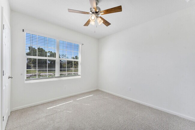 Building Photo - 357 SE Oakridge Dr