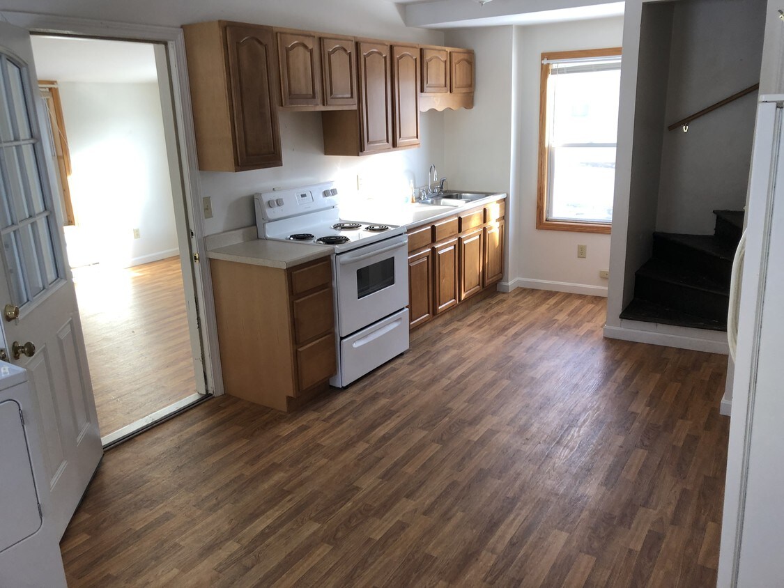 Kitchen - 82 Thompson Hill Rd