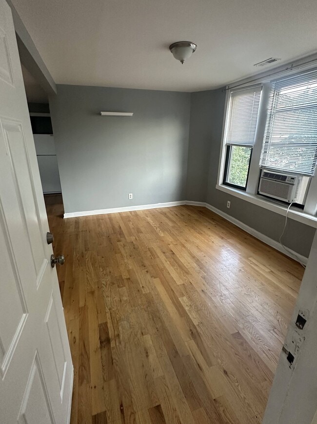 Building Photo - 2606 W Le Moyne St