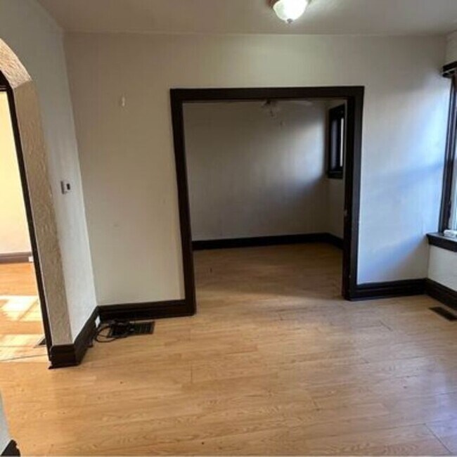 4215421S Neosho St, St. Louis, MO 63116 Condo for Rent in St. Louis