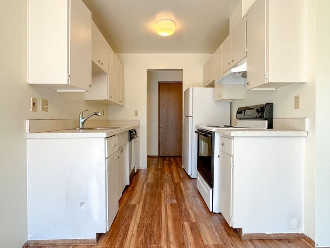 Building Photo - Updated Beacon Hill 1bd/1bth Condo, $1,650/mo.