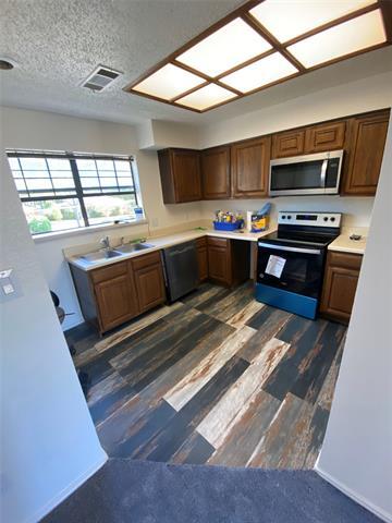 Building Photo - 408 Pebble Way