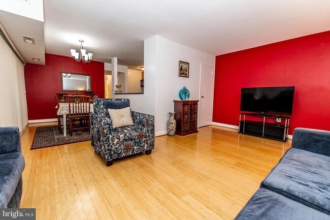 Foto del edificio - 3850 Bel Pre Rd