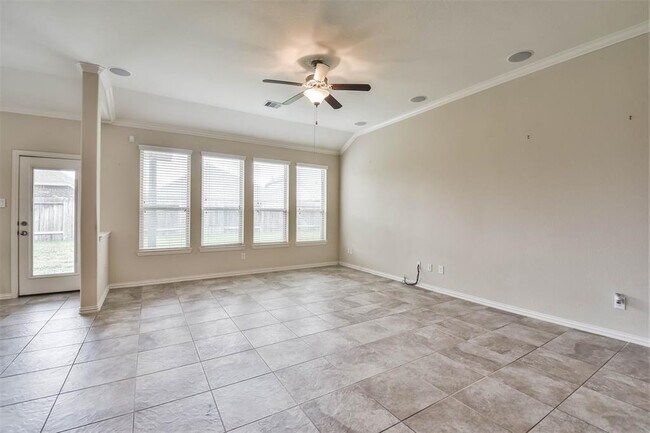 Foto del edificio - 17922 Tall Chestnut St
