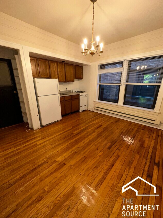 Primary Photo - 1033 Dempster St