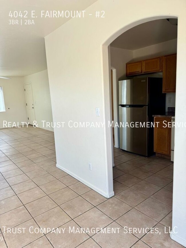 Building Photo - Spacious 3-bedroom unit!