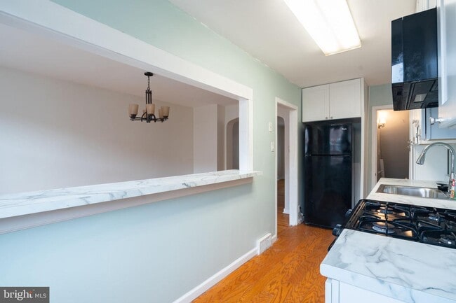 Building Photo - 411 Slocum St