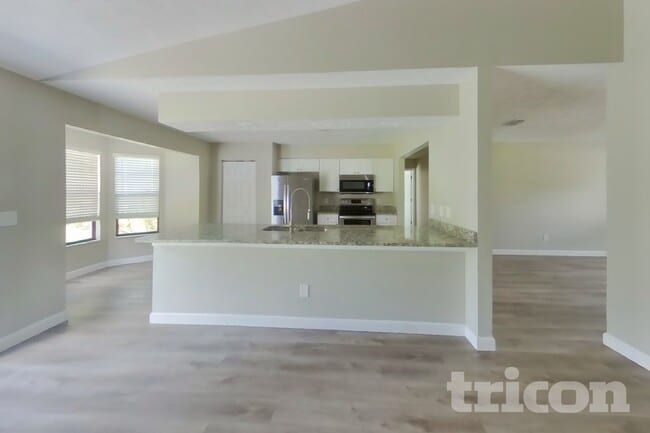 Building Photo - 23515 Shining Star Dr