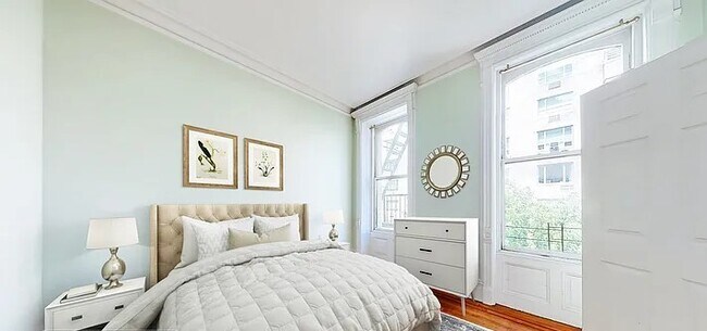 Building Photo - 26 E 91st St