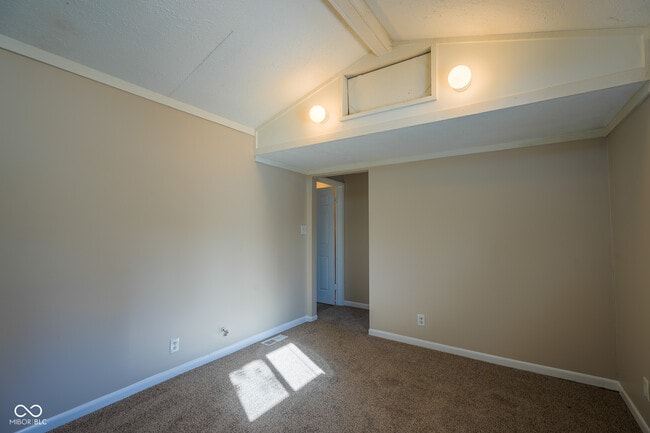 Building Photo - 136 S Webster Ave