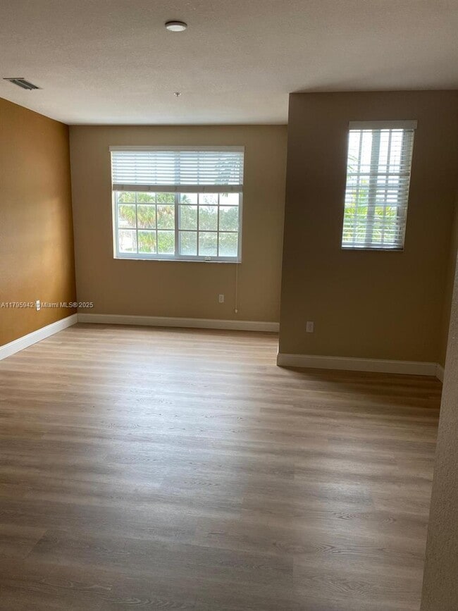 Building Photo - 2832 SW 81st Ave