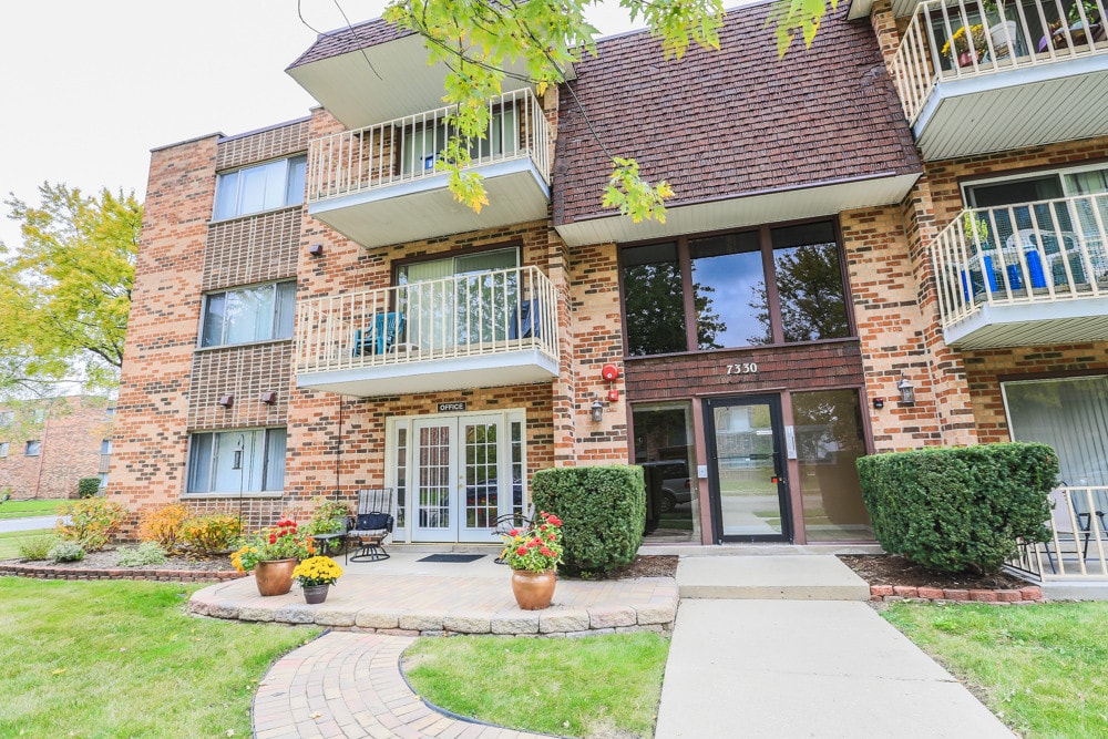 7330 Sandalwood Dr, Tinley Park, IL 60477 Apartments Tinley Park, IL