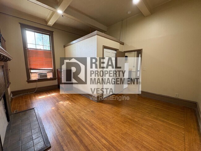 Building Photo - 420 College St