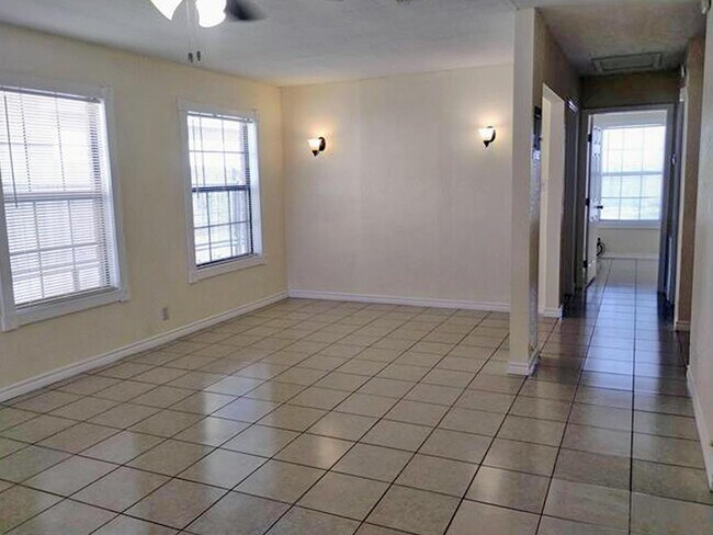 Foto del edificio - 812 W 6th St
