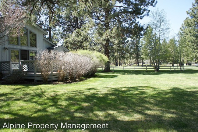 Building Photo - 3 br, 2.5 bath House - 60668 Thunderbird Ct.