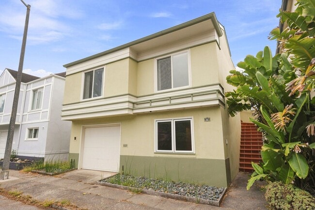 Building Photo - 167 Skyview Way