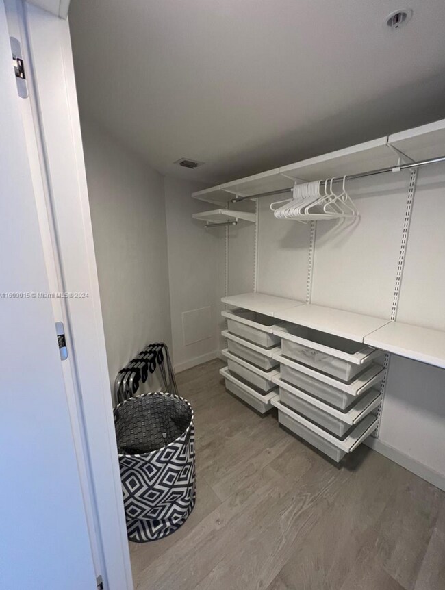 Foto del edificio - 6301 Collins Ave