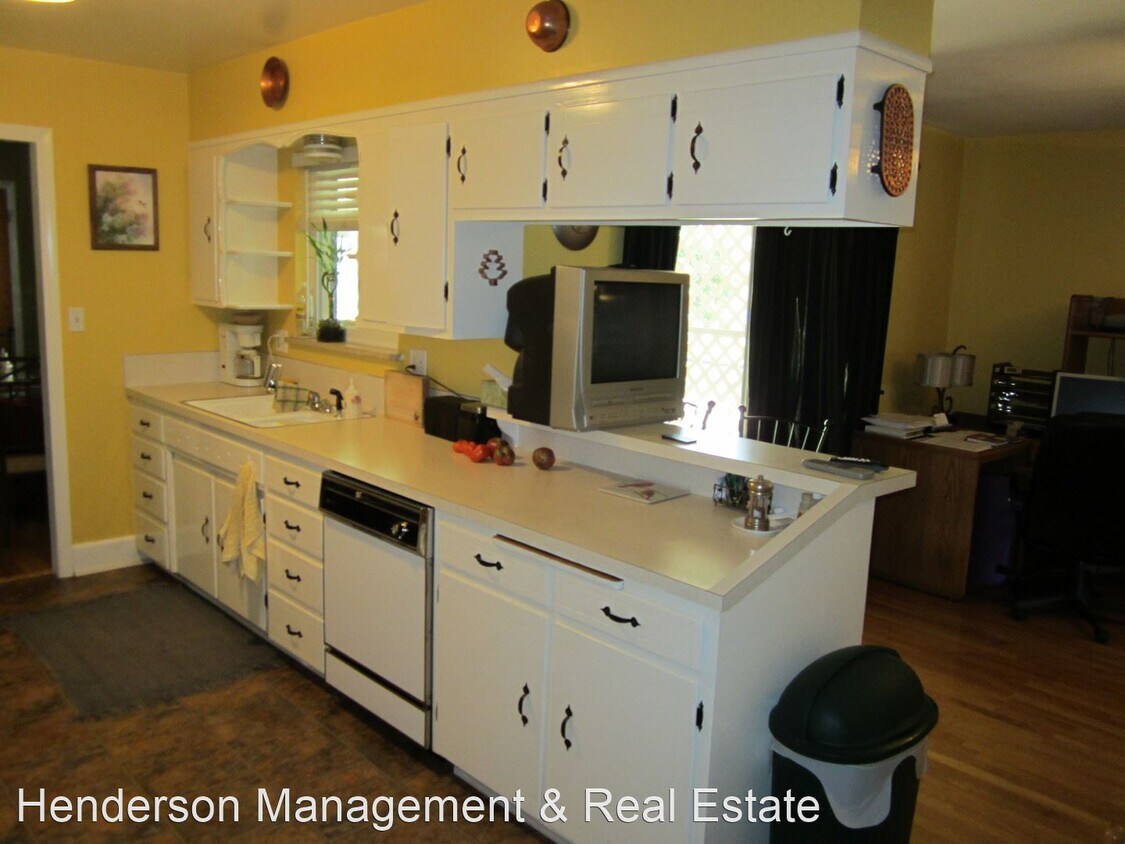 Primary Photo - 3 br, 1.5 bath House - 2630 Cedar Dr.