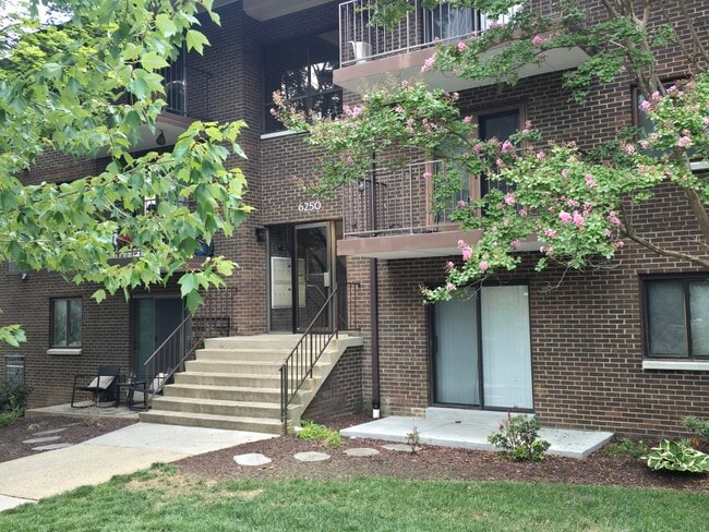Building Photo - 6250 Edsall Rd