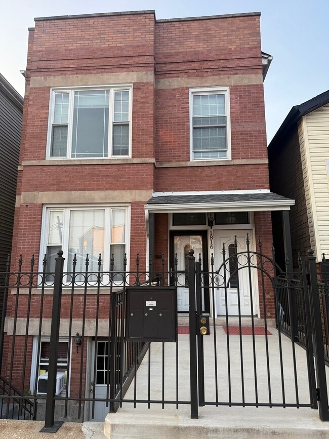 Building Photo - 1816 W 23rd St