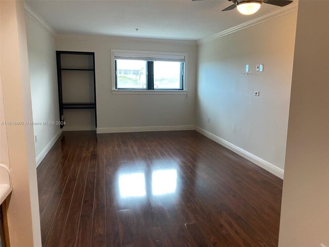 Building Photo - 5715 Sunset Dr