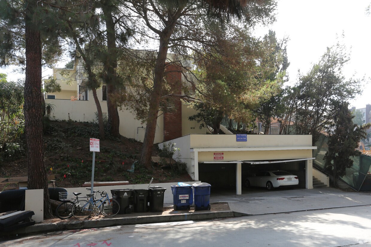 Foto del edificio - 662-666 Kelton Ave