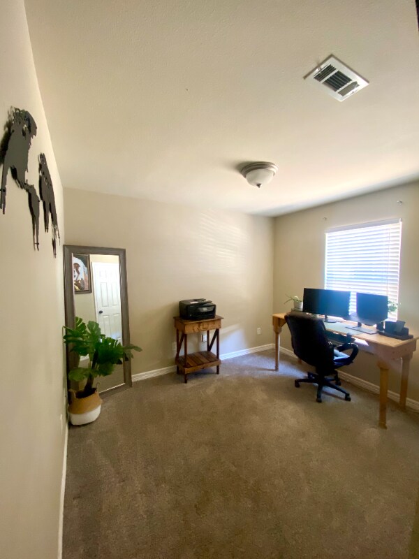Foto del edificio - 1335 N Colorado Dr