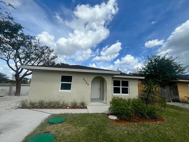 Building Photo - 2747 Summit Blvd