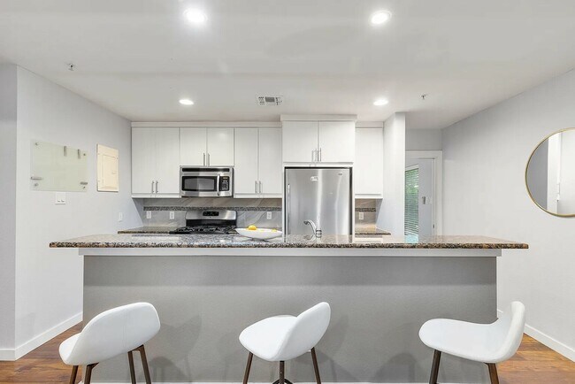 Foto del edificio - 503 Swanee Dr