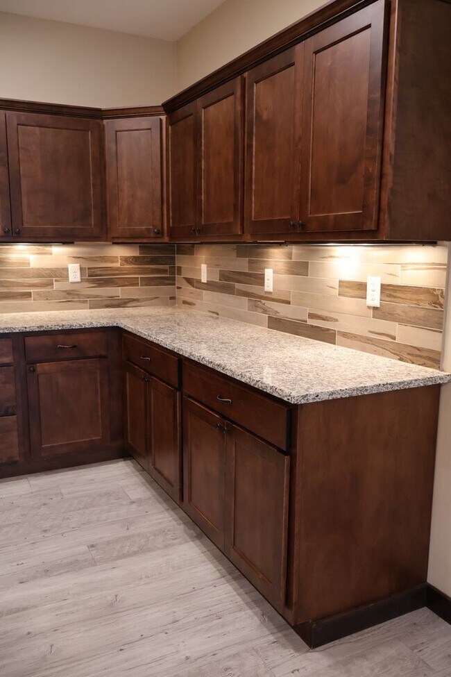 Building Photo - Beautiful Home in Valley West Subdivision