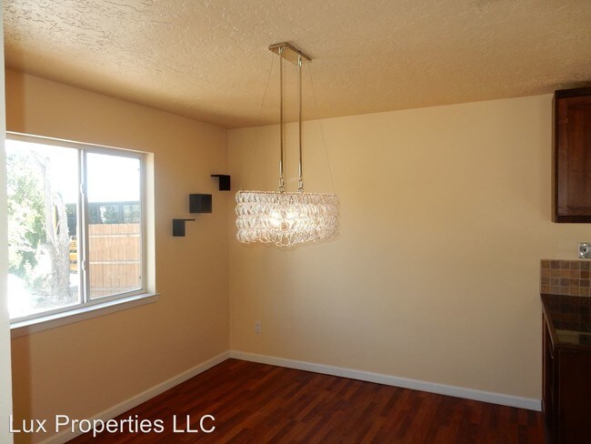 Building Photo - 717 Tranquilino Ct NE