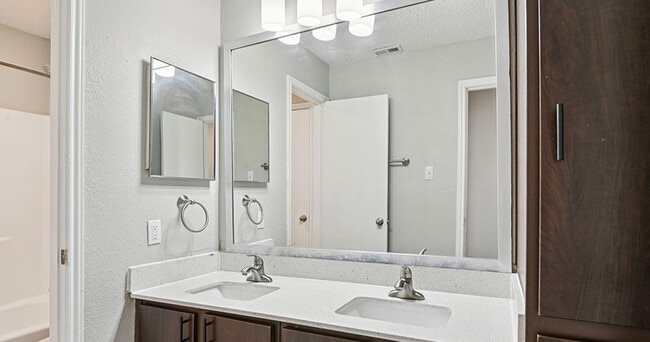 Building Photo - Creekside Apartment Homes