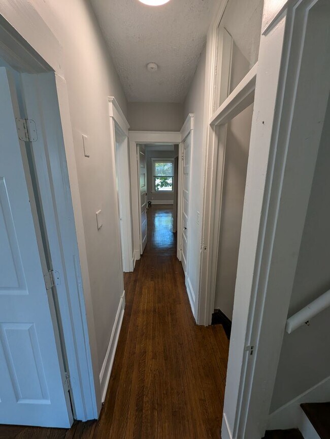 Building Photo - Spacious! 4-Bed and 2-Full Bath Unit with Bonus Room, Garage, Large Backyard