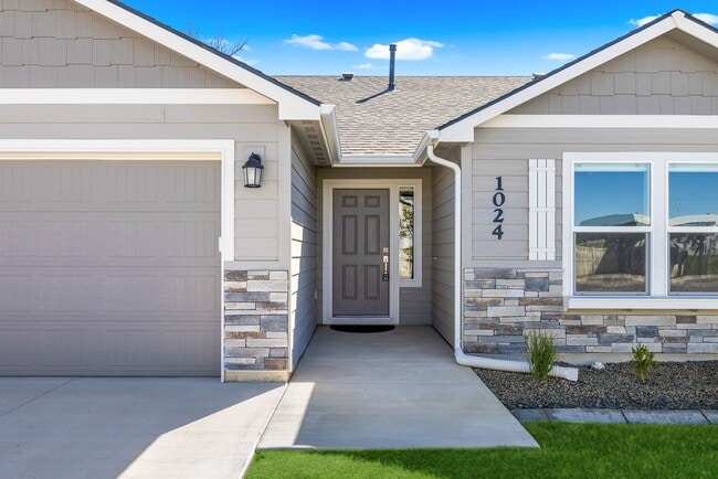 Building Photo - Brand New Home with RV Pad and Premium Fin...