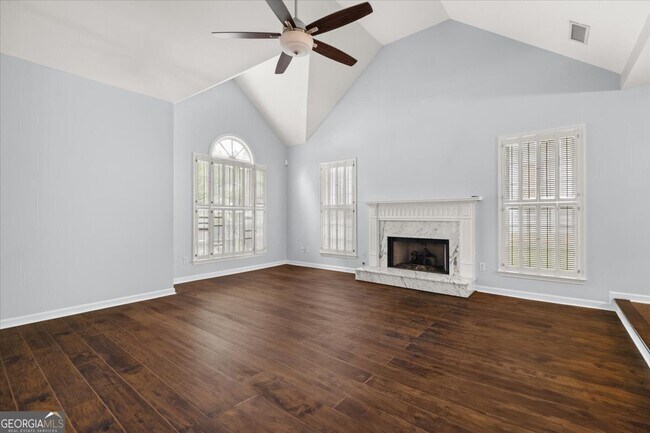 Building Photo - 190 Glen Holly Dr